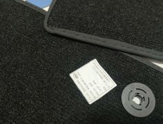 奥迪A4L原车脚垫，全新换脚垫后闲置出来的，几乎全新状态